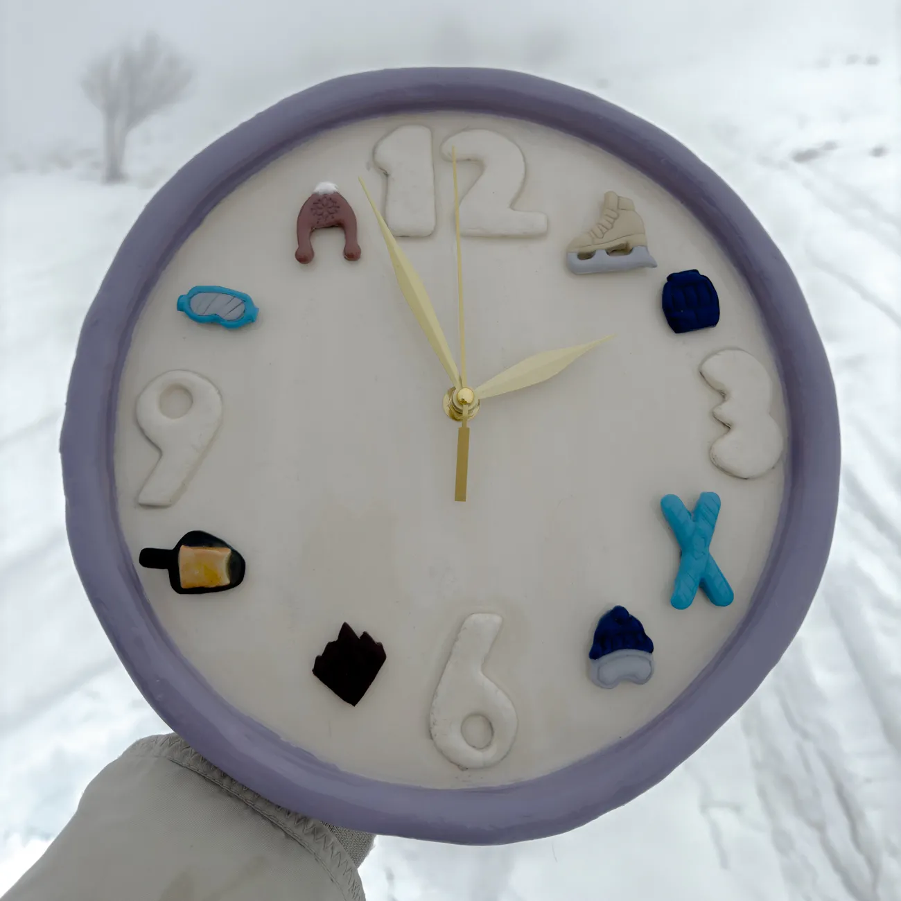 clipnclay-horloge-lavande-doree-tout-schuss