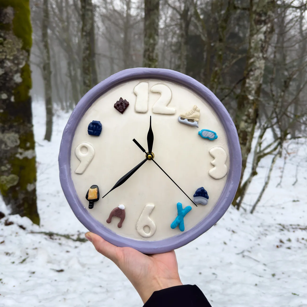 clipnclay-horloge-lavande-noire-tout-schuss